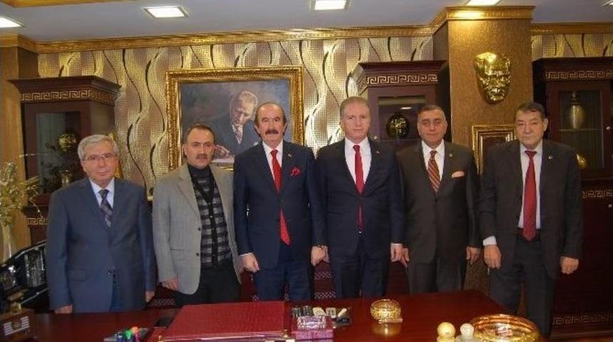 Vali G&uuml;l&rsquo;den, Başkan Demirgil&rsquo;e Ziyaret