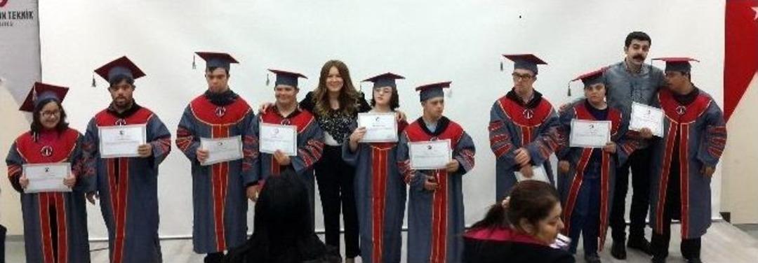 Bir G&uuml;nde &Uuml;niversiteyi Bitirerek İnşaat M&uuml;hendisi Oldular