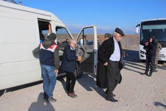 Demirtaş ı Eşi Ve &Ccedil;ocukları Ziyaret Etti 3