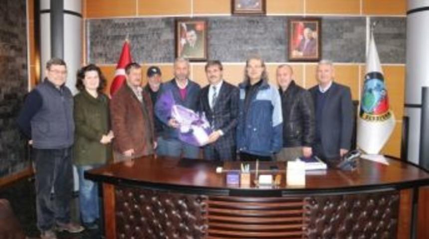 Başkan Yusuf Alemdar&rsquo;a Spor Kul&uuml;b&uuml;nden Ziyaret