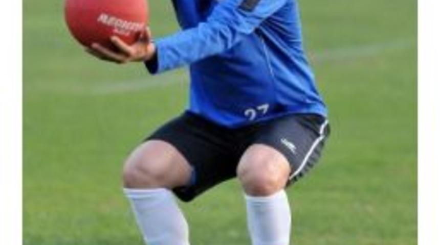 Evkur Yeni Malatyaspor Defans Oyuncusu Sezer &Ouml;zmen İle G&ouml;r&uuml;şt&uuml;