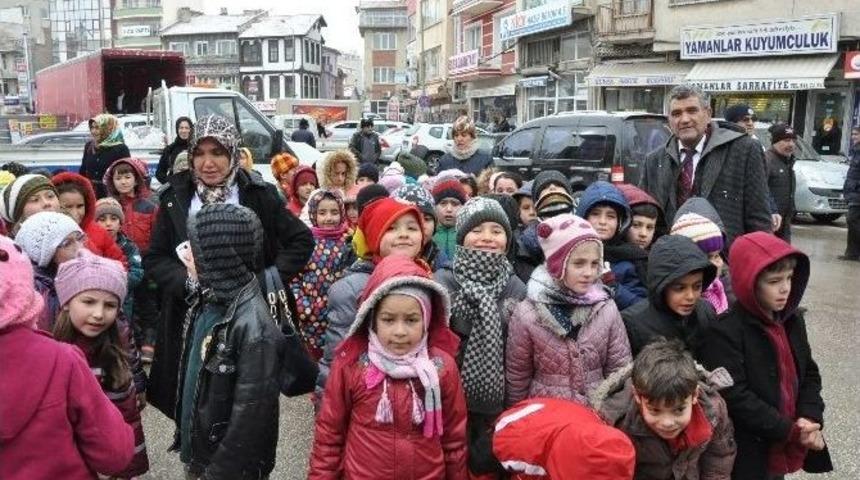 Sandıklı&rsquo;da &Ouml;ğrenciler Har&ccedil;lıklarını Halep&rsquo;e Bağışladı