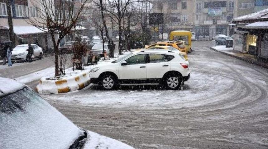 Yenice'de Kar Yağışı Nedeniyle Taşımalı Eğitime Ara Verildi
