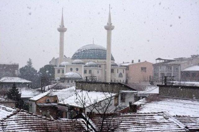 Yenice'de Kar Yağışı Nedeniyle Taşımalı Eğitime Ara Verildi