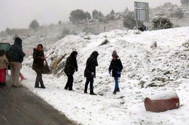 Mut Ve Silifke'ye 15 Yıl Sonra Kar Yağdı (2)