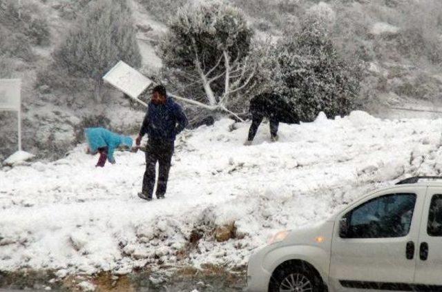 Mut Ve Silifke'ye 15 Yıl Sonra Kar Yağdı (2)