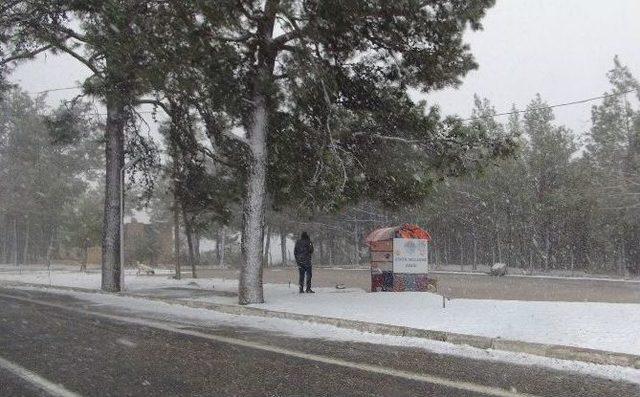 Silifke&rsquo;ye 4 Yıl Sonra Kar Yağdı 1