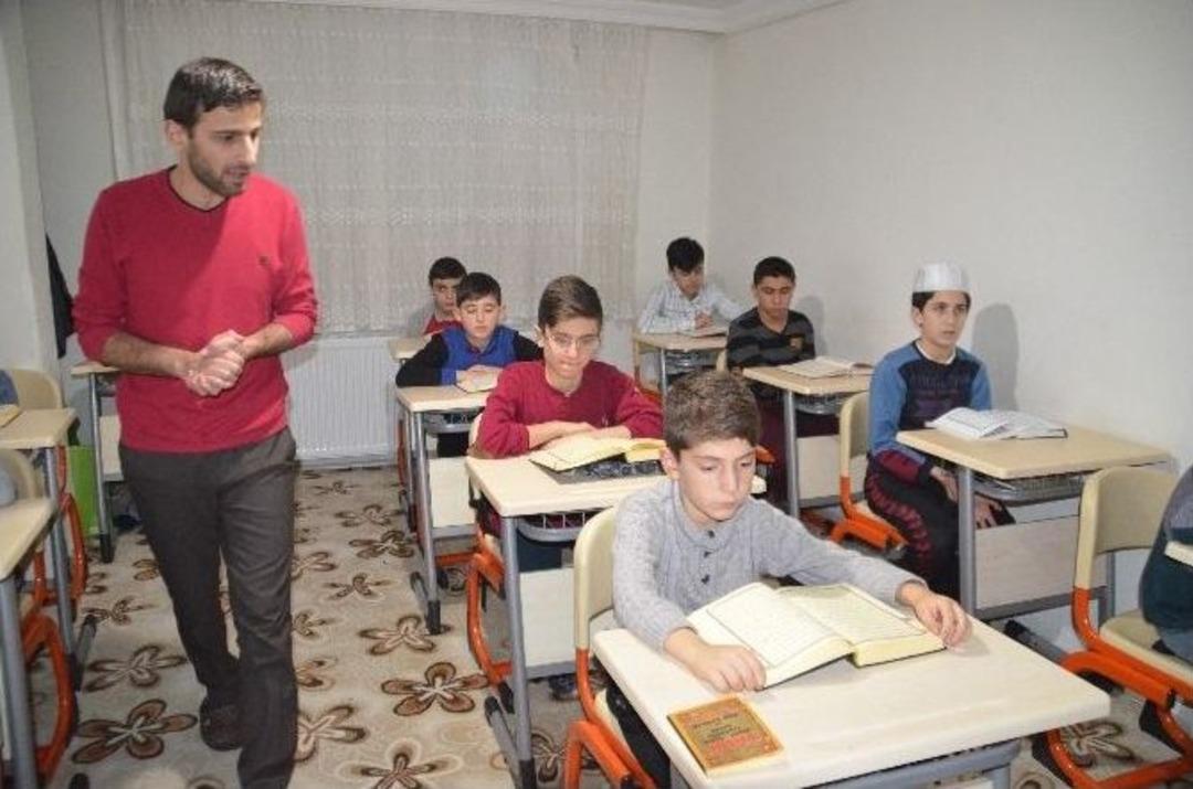 Tosya&rsquo;da Kuran Kurs &Ouml;ğrencileri Şehitler İ&ccedil;in Her Gece Hatim İndiriyor