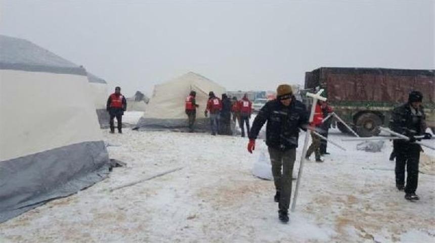 Halep'ten Gelen Ihtiya&ccedil; Sahiplerine İdlip&rsquo;Te &Ccedil;adırkent Kuruluyor
