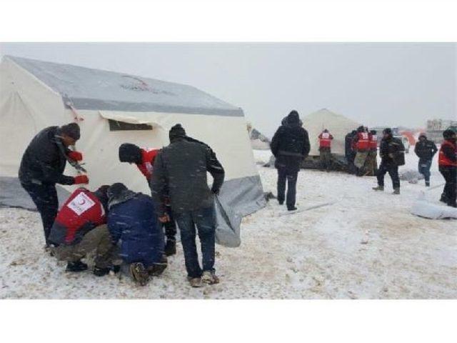 Halep'ten Gelen Ihtiyaç Sahiplerine İdlip’Te Çadırkent Kuruluyor