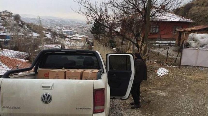 İşadamından &Ouml;ğrencilere Giyecek Yardımı