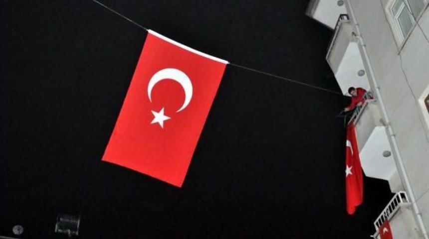 Şehit Astsubay'ın Elazığ&rsquo;Daki Baba Evine Ateş D&uuml;şt&uuml;