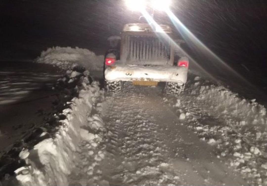 Kardan Kapanan Yolları A&ccedil;ıp Hastaları Hastaneye Ulaştırıyorlar