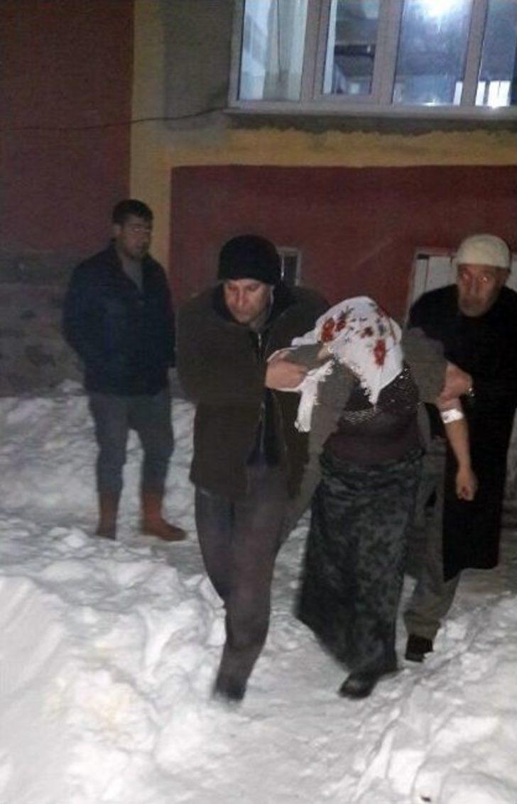 Kardan Kapanan Yolları Açıp Hastaları Hastaneye Ulaştırıyorlar G3