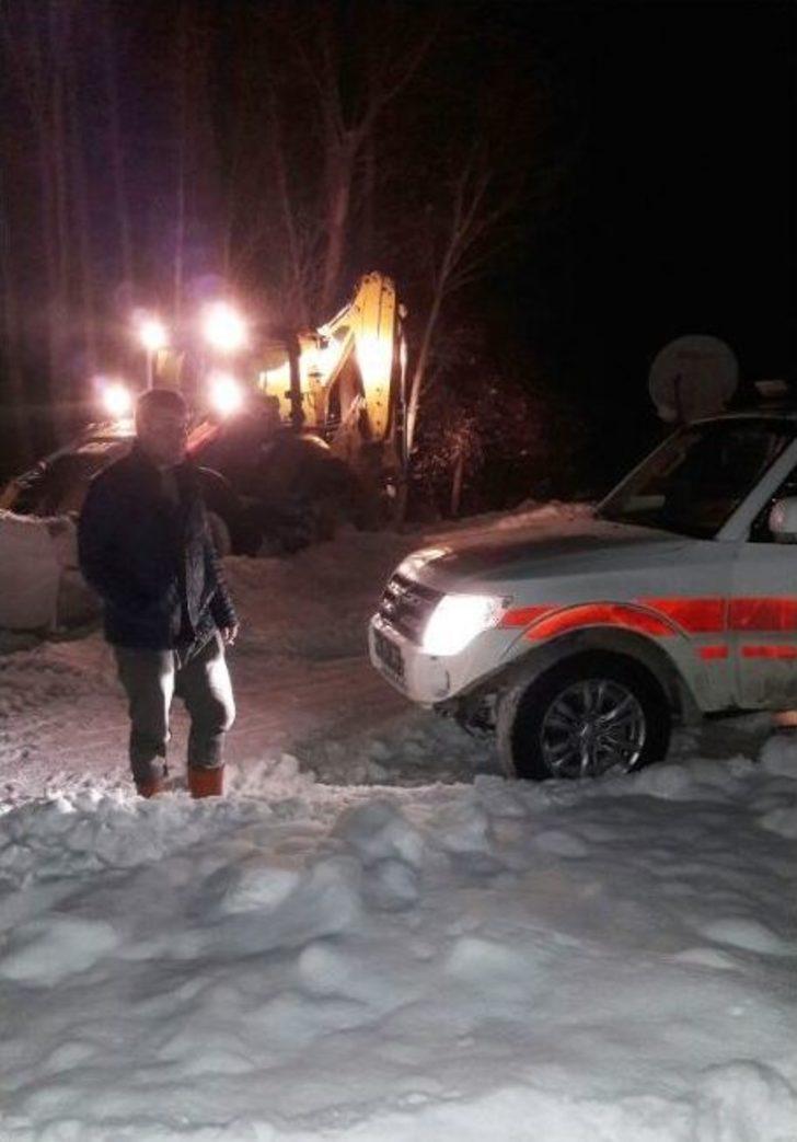 Kardan Kapanan Yolları Açıp Hastaları Hastaneye Ulaştırıyorlar G4