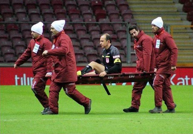 Galatasaray - Tuzlaspor Maçında Yan Hakem Sakatlandı