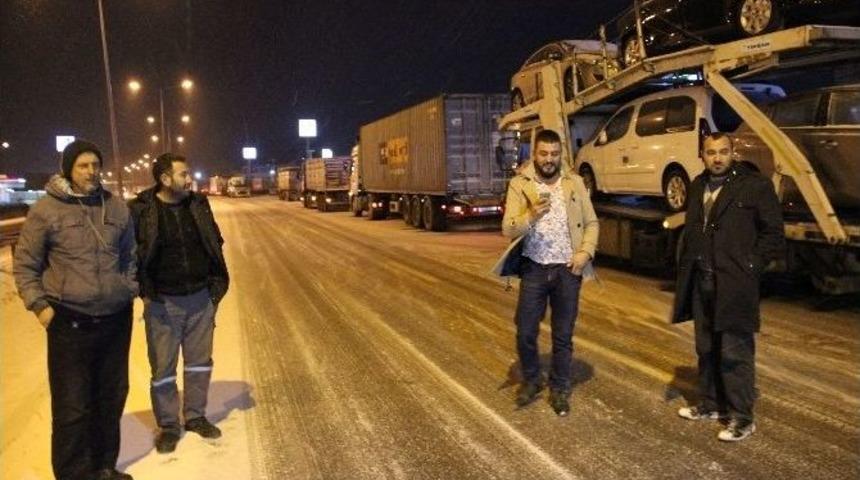 K&uuml;tahya-afyonkarahisar Karayolunda Ulaşım G&uuml;&ccedil;l&uuml;kle Sağlanıyor