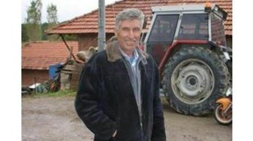 Yem Karma Makinesine D&uuml;şen &Ccedil;ift&ccedil;i &Ouml;ld&uuml;