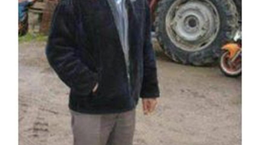 Yem Karma Makinesine D&uuml;şen &Ccedil;ift&ccedil;i &Ouml;ld&uuml;