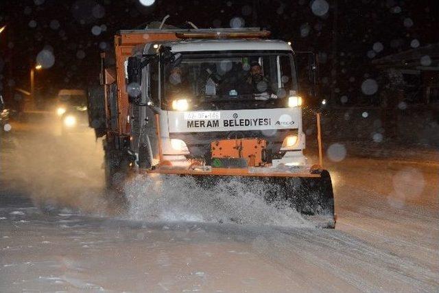 Meram Belediyesi Gece Kar Alarmında