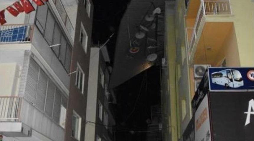 Şiddetli R&uuml;zgar &Ccedil;atıyı U&ccedil;urdu