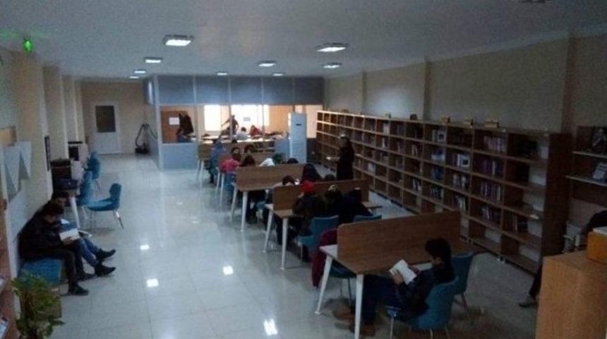 Buharkent Halk K&uuml;t&uuml;phanesine B&uuml;y&uuml;k İlgi