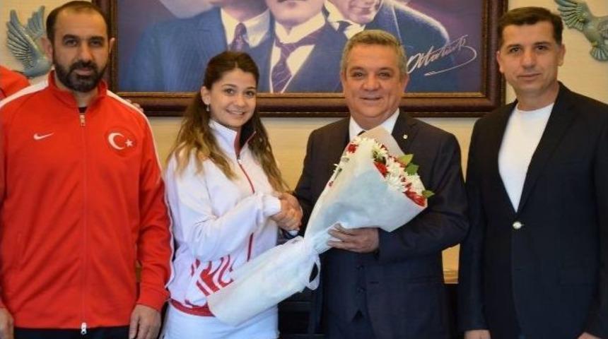 T&uuml;rkiye &Uuml;mit Ve Gen&ccedil; Karate Milli Takımları Kuşadası&rsquo;nda Kampa Girdi