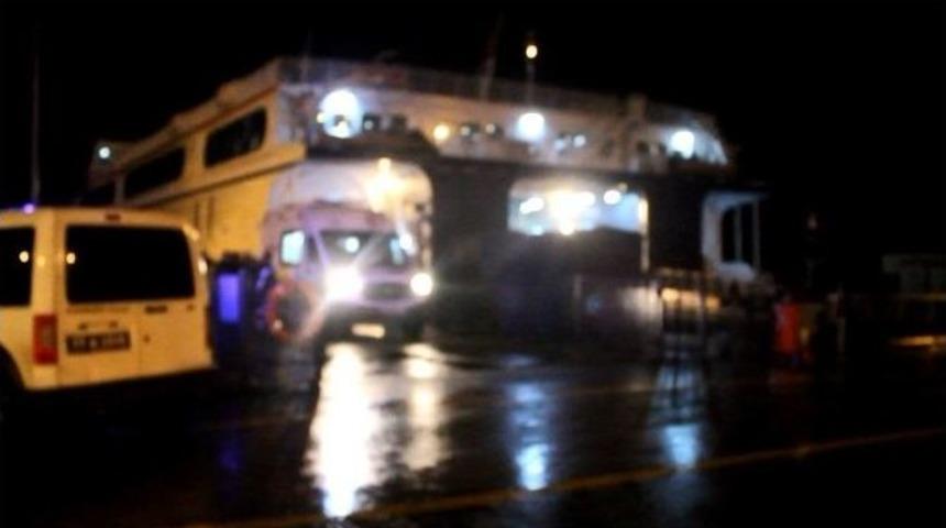 Feribottan Denize D&uuml;şen Yolcu Kurtarıldı