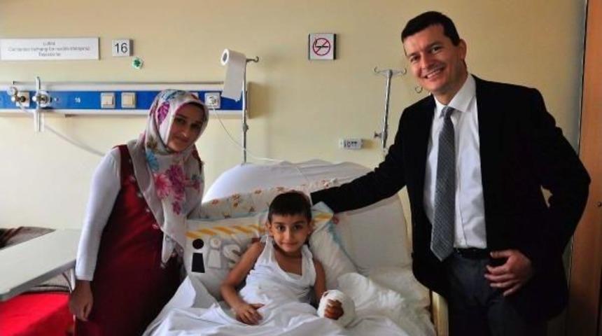 Eymen'in Ayak Parmağı Eline Dikildi