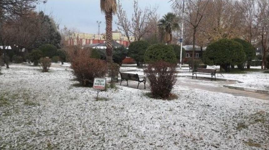 Adıyaman Kent Merkezine Yılın İlk Karı D&uuml;şt&uuml;