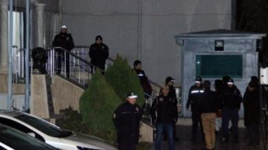Suikast&ccedil;ı Polisin Ailesi Ve Akrabaları Serbest Bırakıldı