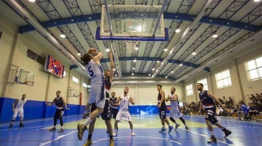 Yaşar &Uuml;niversitesi Şampiyonluğa Koşuyor