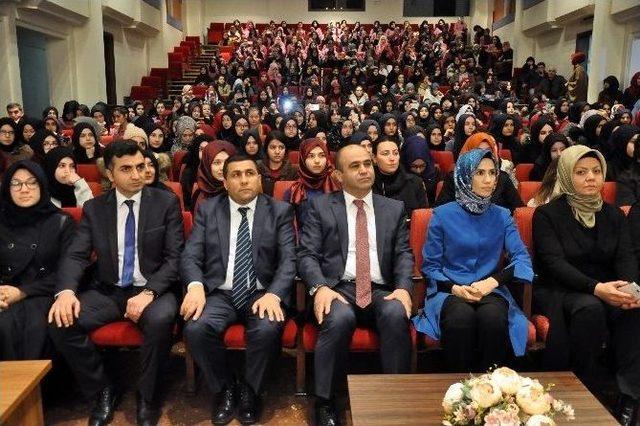 Sümeyye Erdoğan Bayraktar İzmir’de Öğrencilerle Buluştu