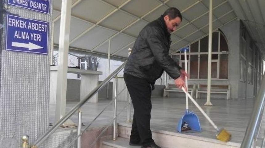 Arkadaşının Borcuna Kefil Oldu, Hakim Ile Tartışınca 2&rsquo;Nci Cezayı Aldı