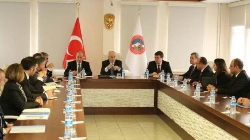 Vali Kamçı Kaymakamlarla Bir Araya Geldi