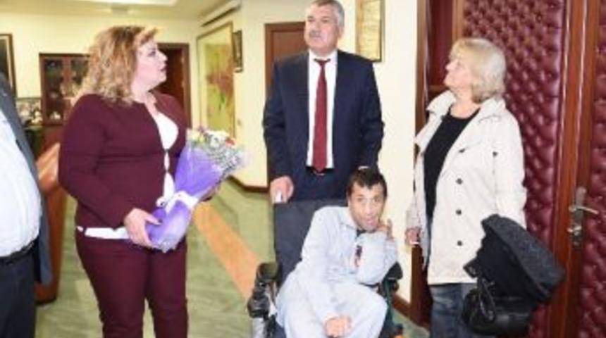 Başkan Karalar Engelli Genci İkinci Kez Mutlu Etti