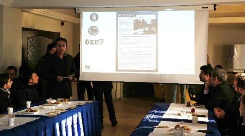 Ke&ccedil;i&ouml;renli Gen&ccedil;ler Demokrasiyi Tanıyor