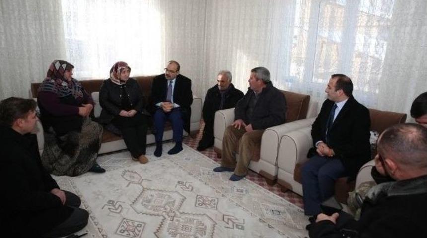 Vali Ustaoğlu: "&uuml;lkemizi Felakete S&uuml;r&uuml;kleme Adına Nasıl Provokasyonlar Yapıldığını G&ouml;r&uuml;yoruz"