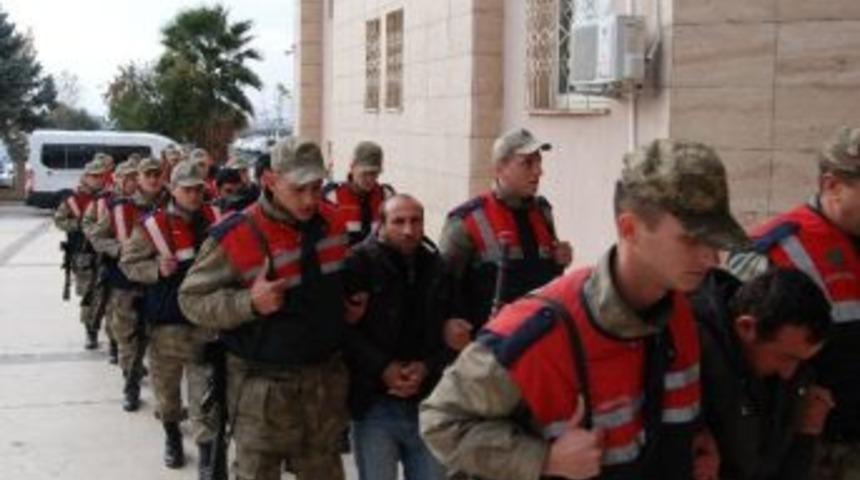 Pkk/kck Operasyonunda G&ouml;zaltına Alınan 12 Zanlı Adliyeye Sevk Edildi