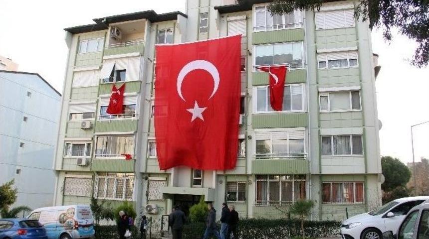 İzmir&rsquo;e Şehit Ateşi D&uuml;şt&uuml;