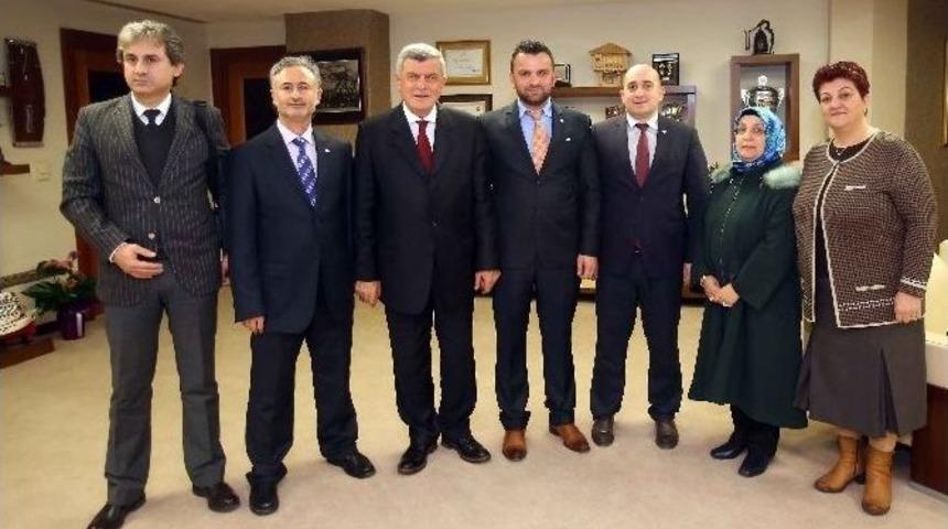 Başkan Karaosmanoğlu, Kocaeli Kızılay Şube Y&ouml;netimini Ağırladı