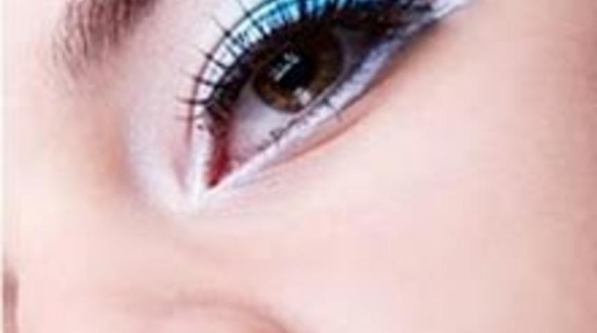 Mavi-Beyaz Yaz Makyajı