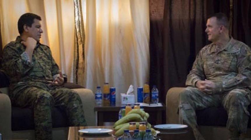 ABD'li General, 4 milyon TL &ouml;d&uuml;lle aranan YPG'li ter&ouml;rist ile g&ouml;r&uuml;şt&uuml;