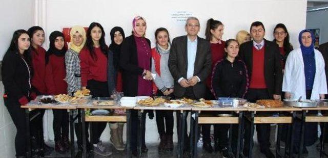 Liselilerden Halep Için Kermes