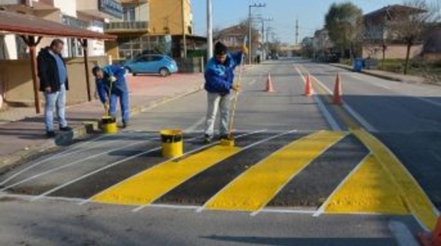 Kartepe Belediyesi, İl&ccedil;e Genelinde Kasislerde Boyama &Ccedil;alışması Yapıyor