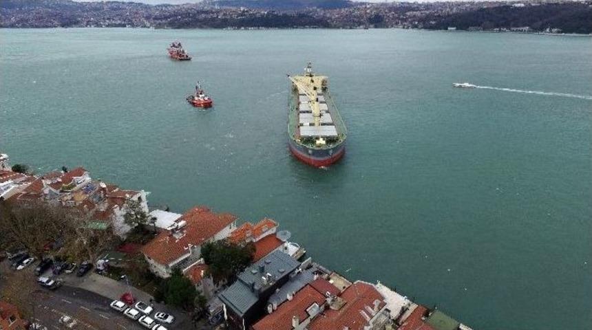 Yenik&ouml;y&rsquo;de Karaya Oturan Gemiyi Kurtarma &Ccedil;alışmaları Havadan G&ouml;r&uuml;nt&uuml;lendi