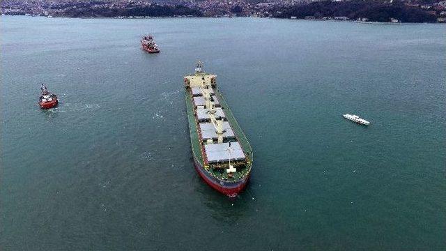Yeniköy’de Karaya Oturan Gemiyi Kurtarma Çalışmaları Havadan Görüntülendi