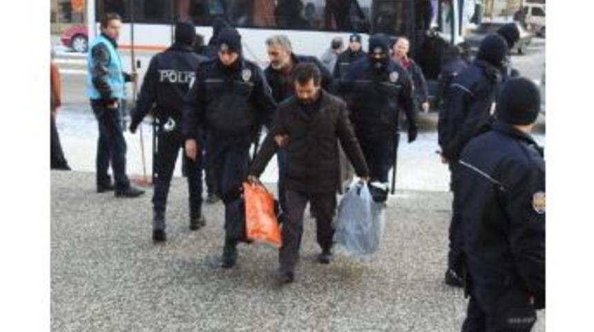 &Ccedil;orum'da Fet&ouml;'den 20 &Ouml;ğretmen Tutuklandı