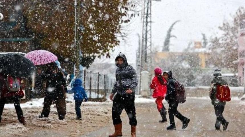 Antalya Kent Merkezinde 23 Yıl Sonra Kar S&uuml;rprizi (3)