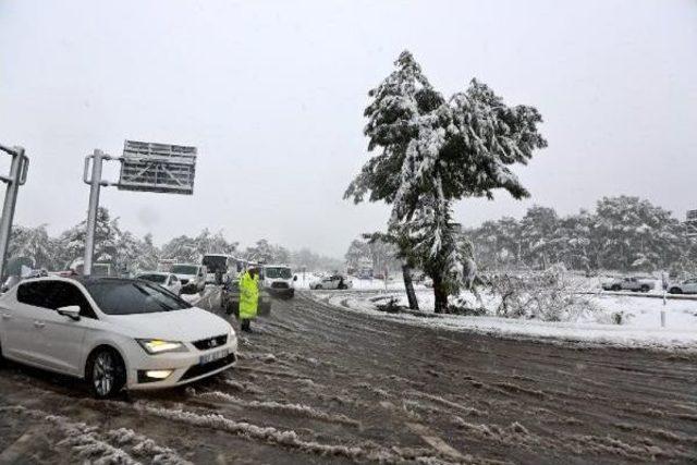 Antalya Kent Merkezinde 23 Yıl Sonra Kar Sürprizi (3)